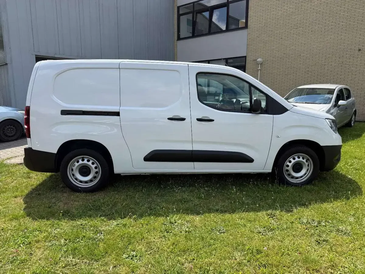 Gebraucht Opel Combo Basis 102 PS (75 kW) 2024 Weiß Van / Kleinbus