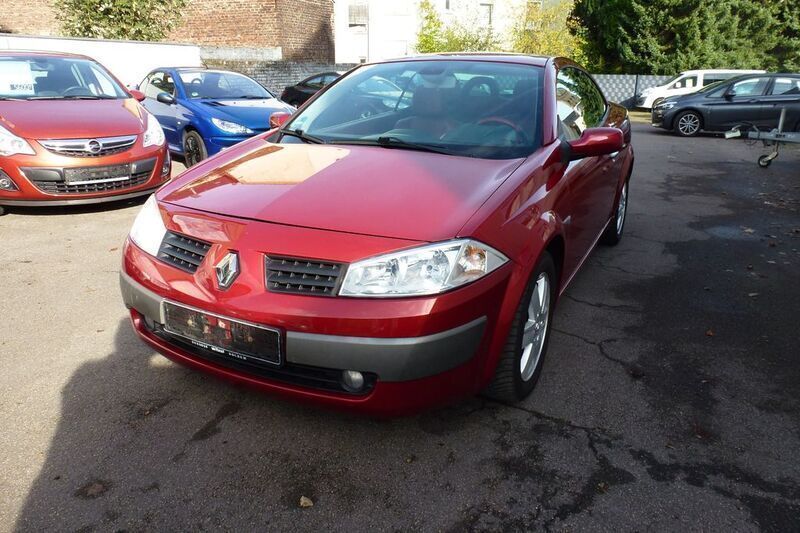 Feuerrot Gebraucht 2004 Renault Mégane Cabriolet Dynamique Cabrio | 3.450 € (Fairer Preis) - Bild 1/4