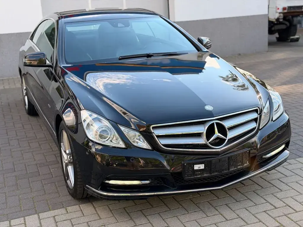 Gebraucht Mercedes E250 204 PS (150 kW) 2011 Schwarz Coupé