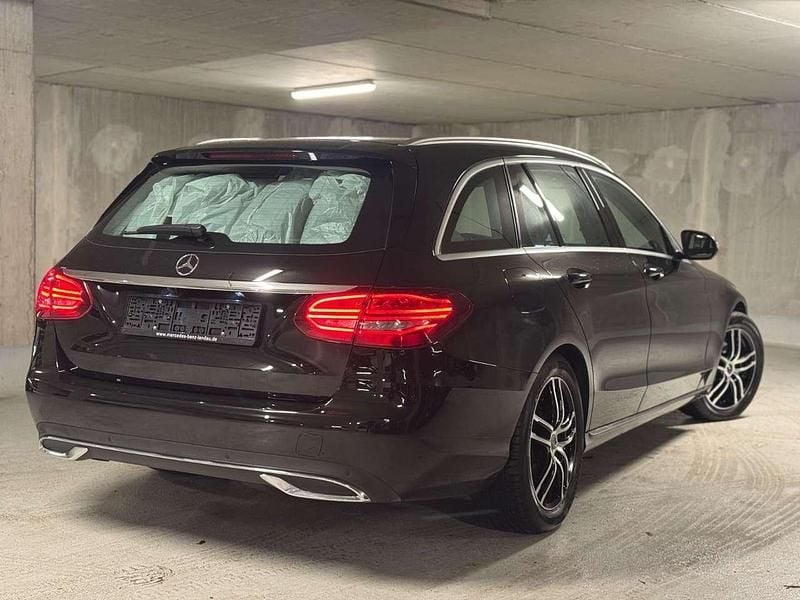 Gebraucht Mercedes C180 156 PS (114 kW) 2018 Schwarz Kombi