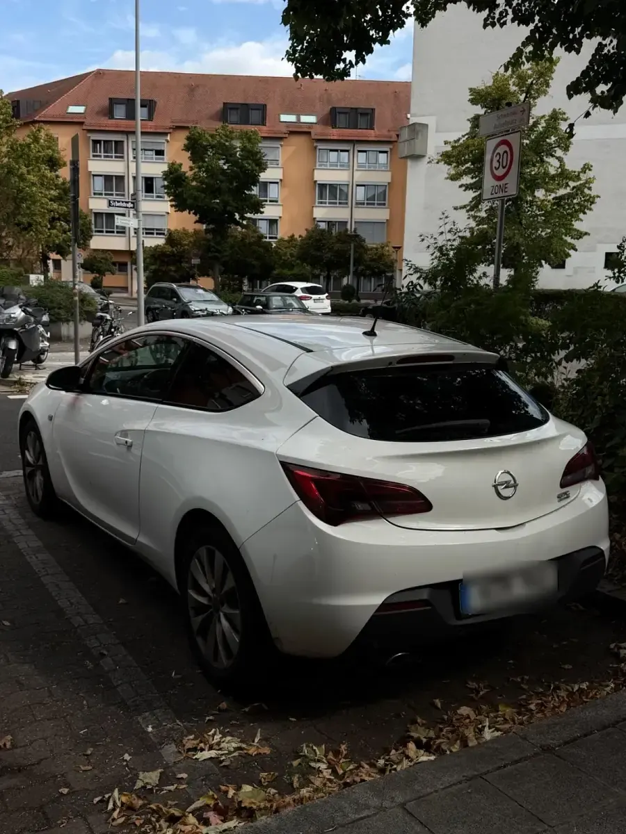 Gebraucht Opel Astra GTC Innovation 179 PS (131 kW) 2012 Weiß Coupé