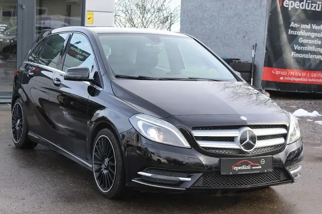 Gebraucht Mercedes B200 136 PS (100 kW) 2013 Schwarz Kleinwagen