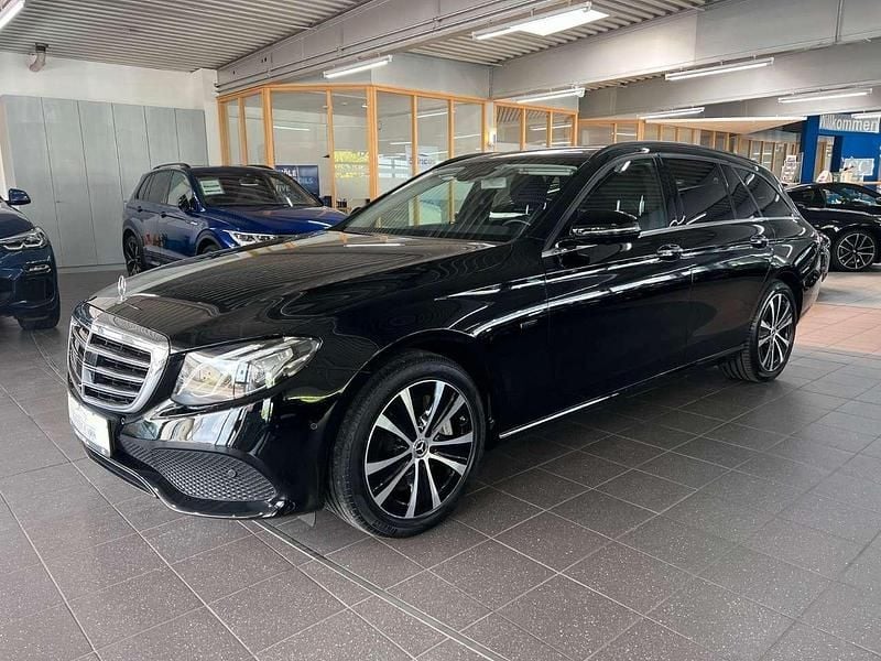 Gebraucht Mercedes E300 306 PS (225 kW) 2019 Ung. schwarz  unilack Kombi