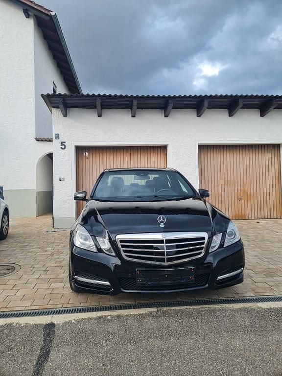 Gebraucht Mercedes E350 265 PS (194 kW) 2011 Schwarz Limousine