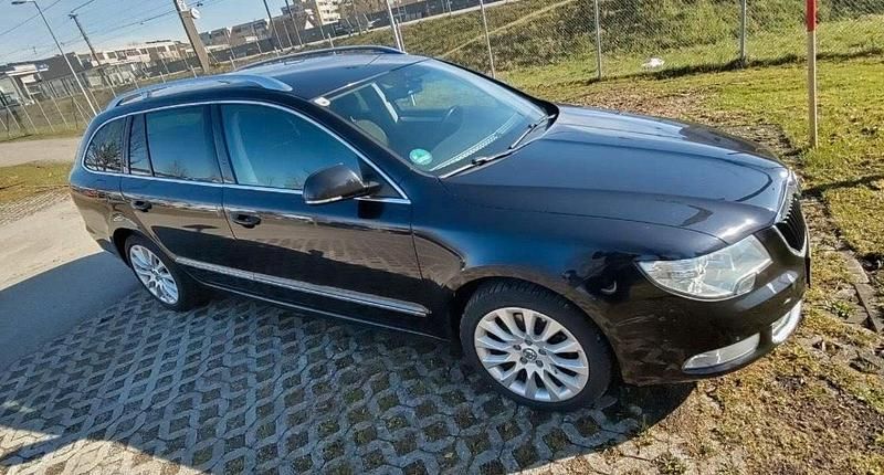 Gebraucht Skoda Superb 140 PS (102 kW) 2012 Schwarz Kombi