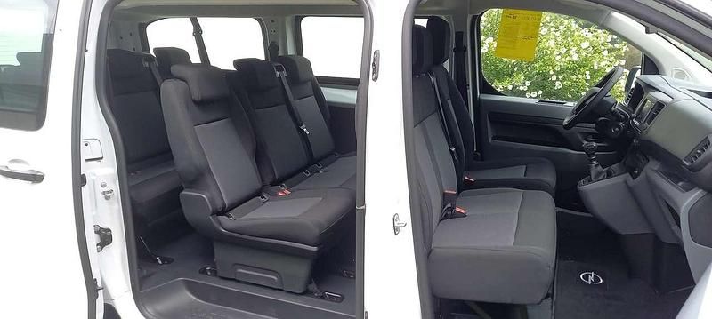 Gebraucht Opel Vivaro 120 PS (88 kW) 2023 Casabl/arctic/eisweiss/kaolin Van / Kleinbus