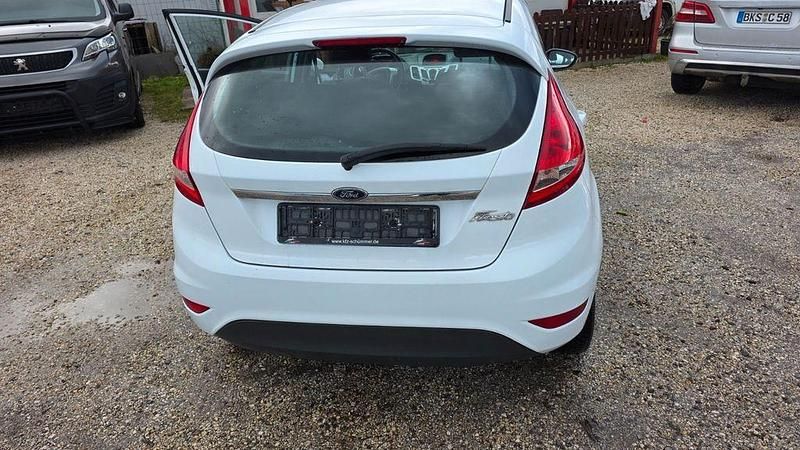 Gebraucht Ford Fiesta Titanium 82 PS (60 kW) 2009 Weiß Kleinwagen