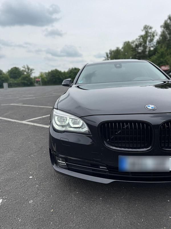 Gebraucht BMW 730 258 PS (189 kW) 2012 Schwarz Limousine