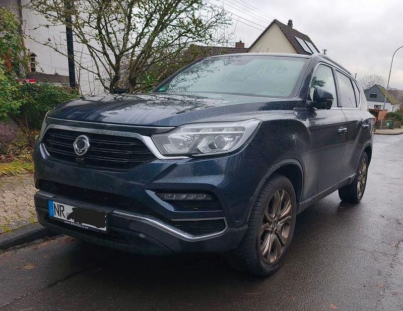 Blau Gebraucht 2019 Ssangyong (KGM) Rexton Sapphire SUV | 21.500 € (Guter Preis) - Bild 1/4