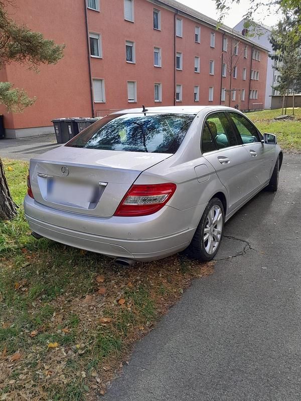 Silber Gebraucht 2010 Mercedes C350 Limousine | 9.500 € (Fairer Preis) - Bild 1/4