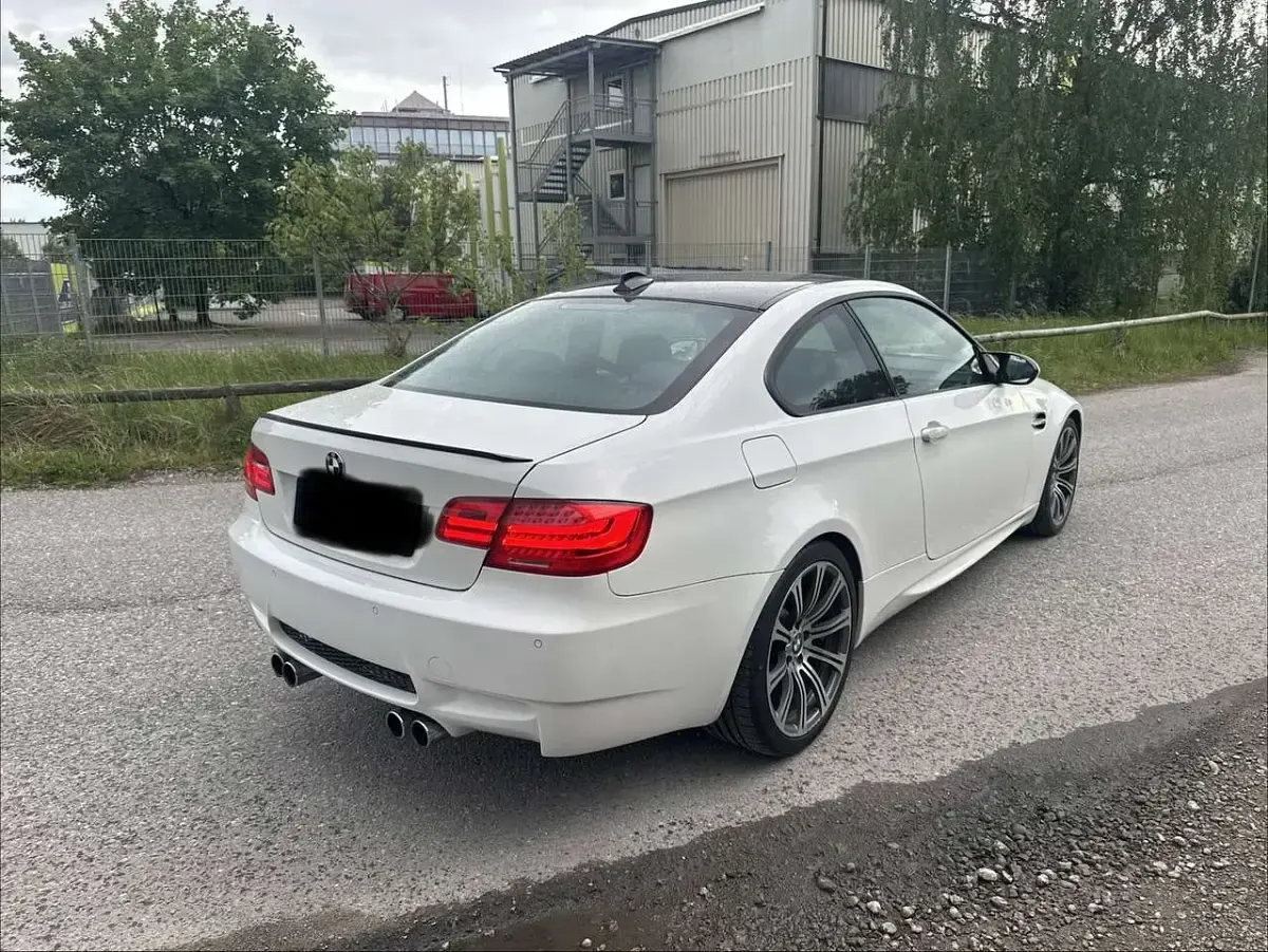 Używany BMW M3 420 KM (308 kW) 2010 Biały Coupe