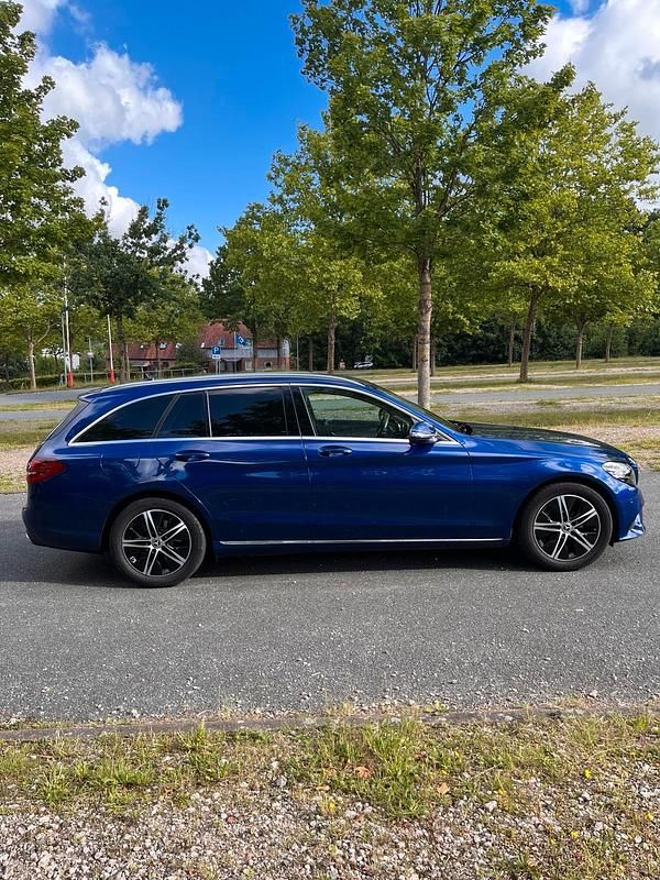 Gebraucht Mercedes C220 194 PS (142 kW) 2020 Blau Kombi