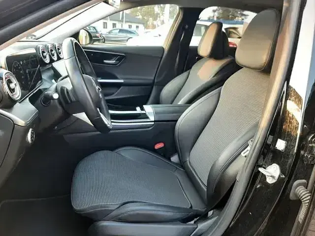 Gebraucht Mercedes C200 Avantgarde 224 PS (164 kW) 2022 Schwarz Limousine