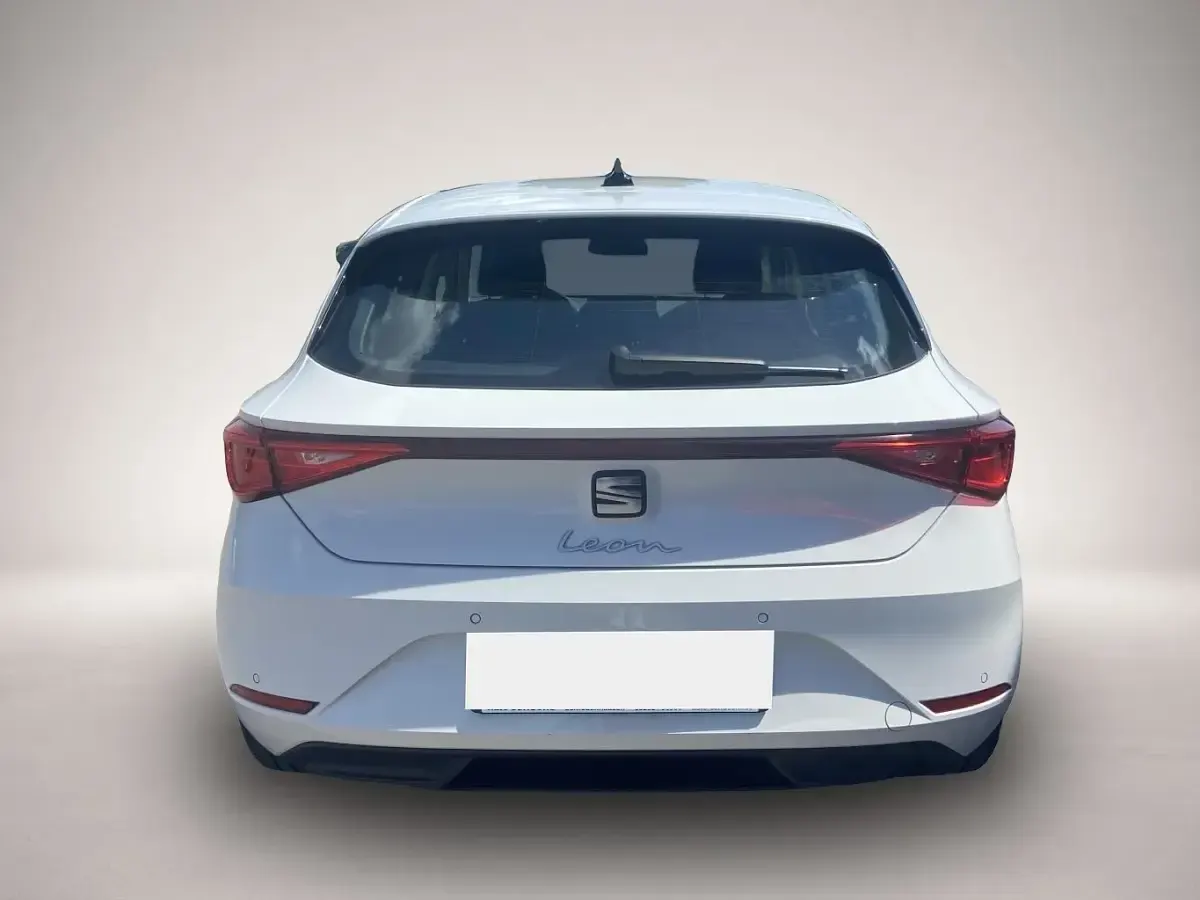 Gebraucht Seat Leon Style 131 PS (96 kW) 2021 Weiß Limousine