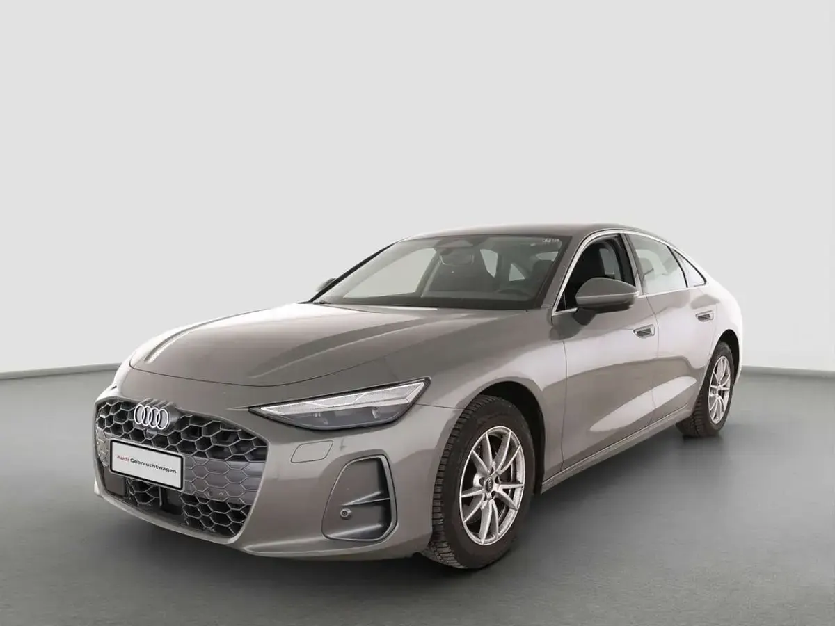 Gebraucht Audi A6 Sport 204 PS (150 kW) 2025 Grau Limousine