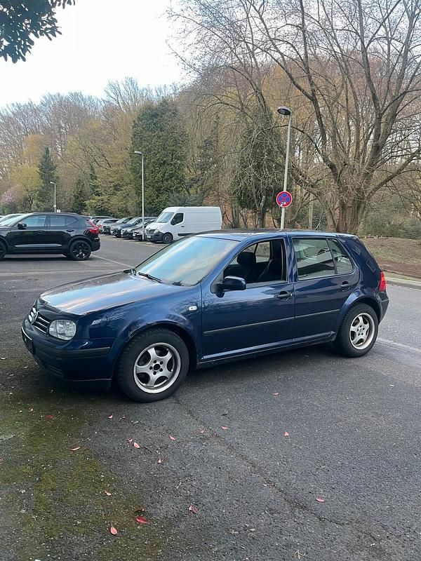 Gebraucht VW Golf IV 100 PS (73 kW) 2002 Blau Kleinwagen