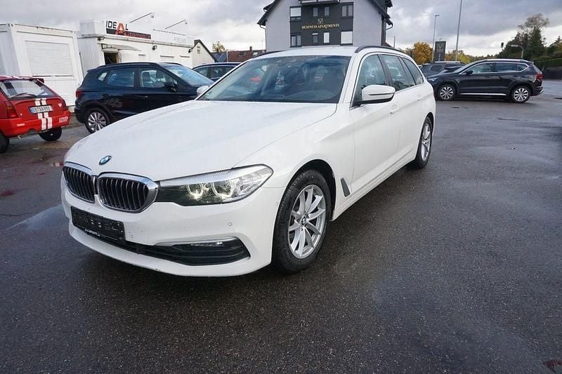 Weiß Gebraucht 2018 BMW 520 Sport Line Kombi | 16.950 € (Guter Preis) - Bild 1/4
