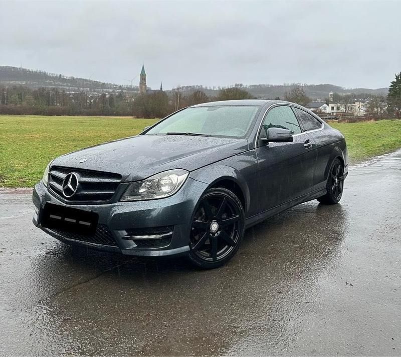Grau Gebraucht 2012 Mercedes 250 AMG line Coupé | 9.299 € - Bild 1/4
