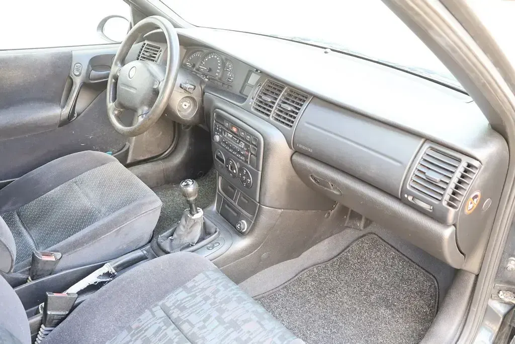 Gebraucht Opel Vectra 116 PS (85 kW) 1997 Schwarz (metallic) Limousine