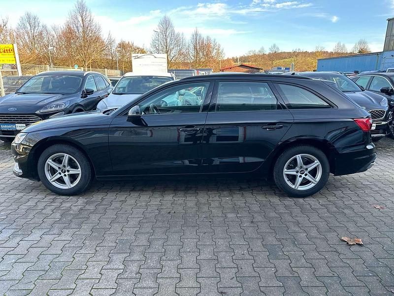 Gebraucht Audi A4 163 PS (119 kW) 2021 Mythosschwarz metallic Kombi