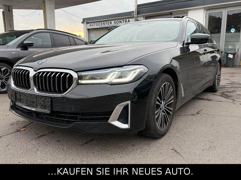 Schwarz Gebraucht 2020 BMW 520 Luxury Line Kombi | 28.990 € (Etwas zu teuer) - Bild 1/4