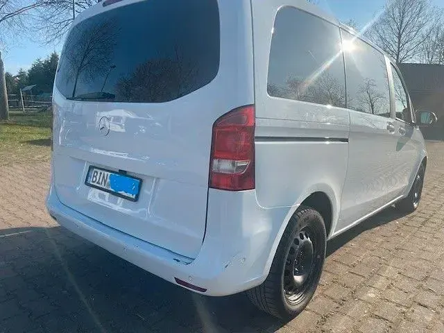 Gebraucht Mercedes V220 163 PS (119 kW) 2015 Weiß Van / Kleinbus