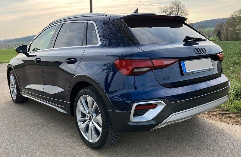 Gebraucht Audi A3 Ambiente 150 PS (110 kW) 2024 Blau Limousine