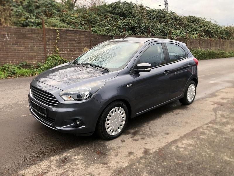 Grau Gebraucht 2017 Ford Ka Cool & Sound Edition Limousine | 6.200 € (Fairer Preis) - Bild 1/4