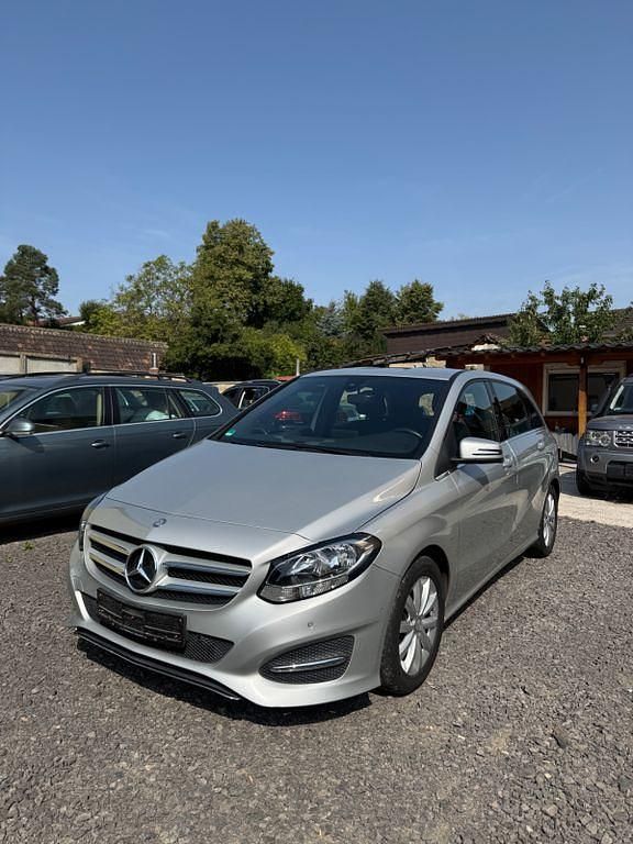 Silber Gebraucht 2015 Mercedes B180 Van / Kleinbus | 8.490 € (Guter Preis) - Bild 1/4