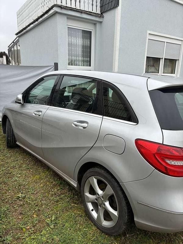 Gebraucht Mercedes B200 136 PS (100 kW) 2013 Grau Van / Kleinbus