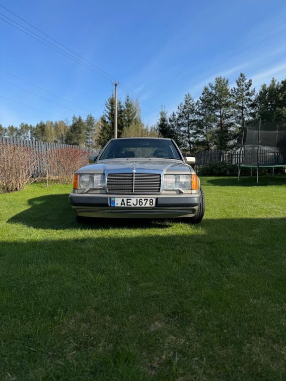 Gebraucht Mercedes E300 190 PS (139 kW) 1984 Limousine