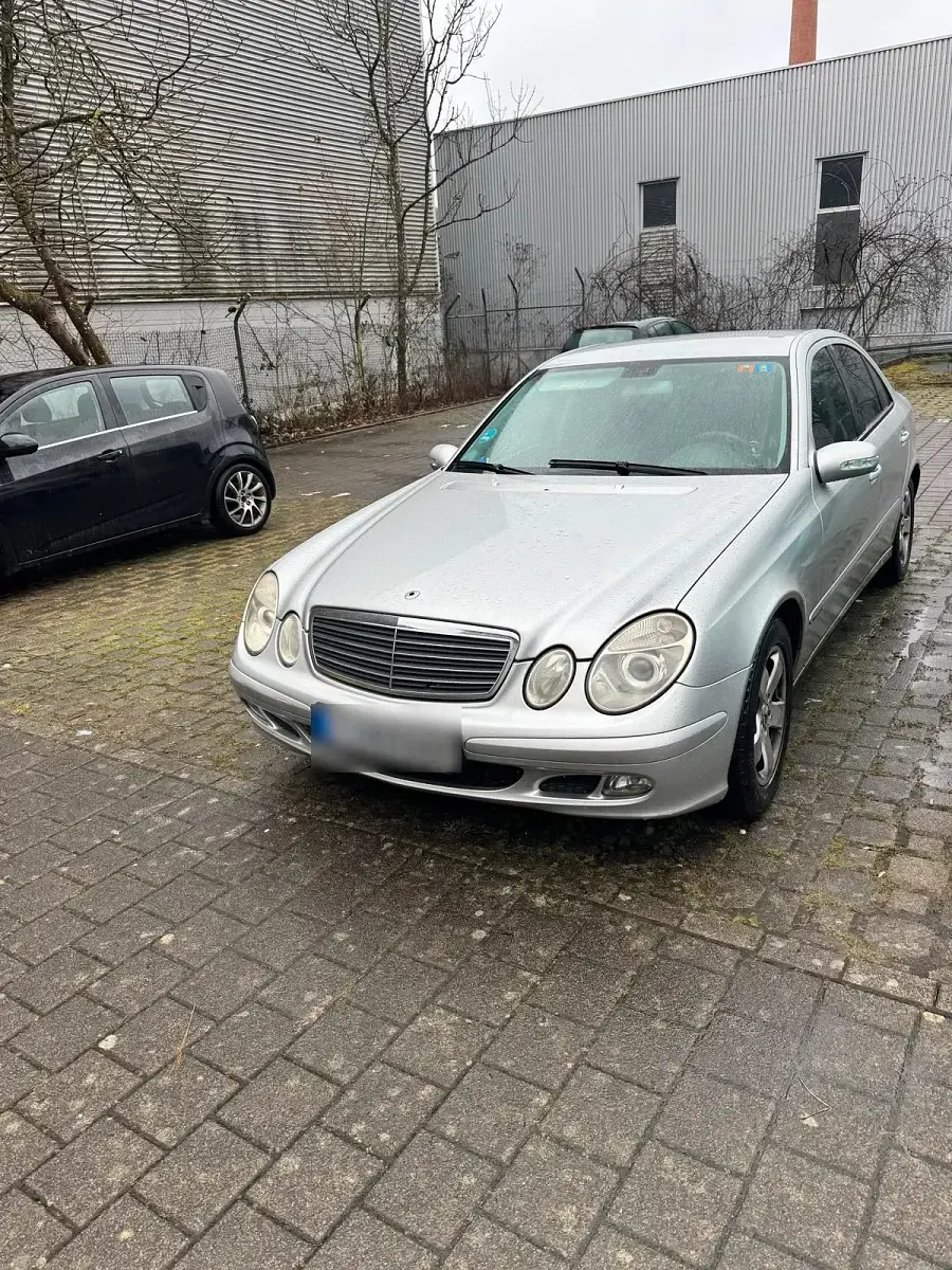 Gebraucht Mercedes E220 Classic 150 PS (110 kW) 2005 Grau Limousine