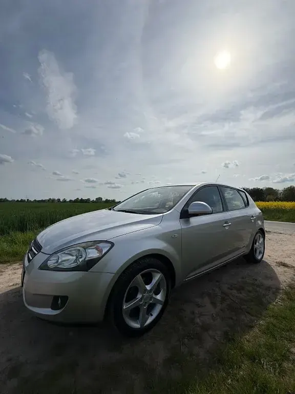 Gebraucht Kia Ceed 143 PS (105 kW) 2009 Silber Kleinwagen