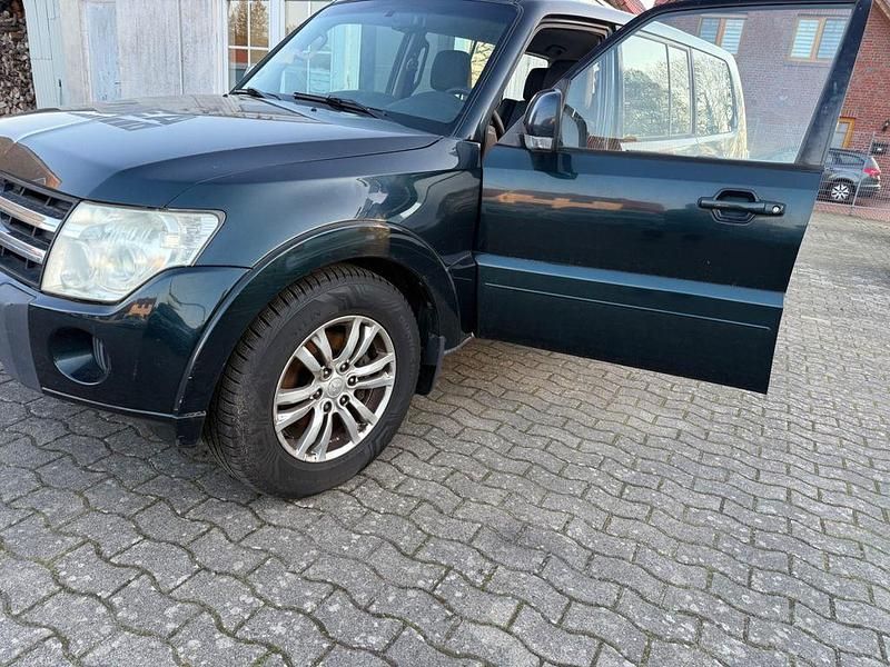 Occasion Mitsubishi Pajero Inform 200 ch (147 kW) 2010 Vert SUV