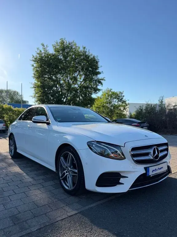 Gebraucht Mercedes E300 Avantgarde 245 PS (180 kW) 2019 Weiß Limousine