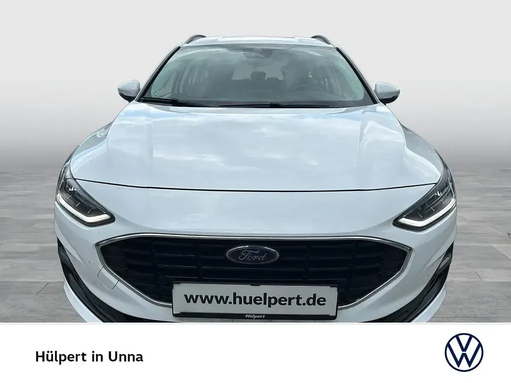 Używany Ford Focus Cool & Connect 125 KM (91 kW) 2022 Biały Sedan/Limuzyna