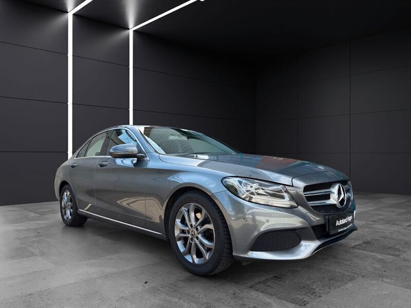 Grau Gebraucht 2017 Mercedes C180 Limousine | 21.999 € (Fairer Preis) - Bild 1/4