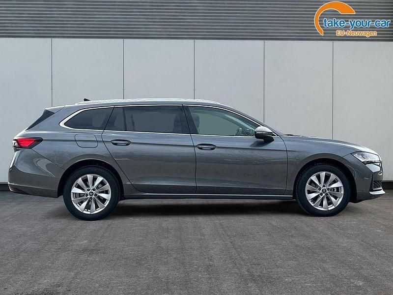 Neu Skoda Superb Selection 193 PS (141 kW) 2025 Graphitegrau metallic Kombi