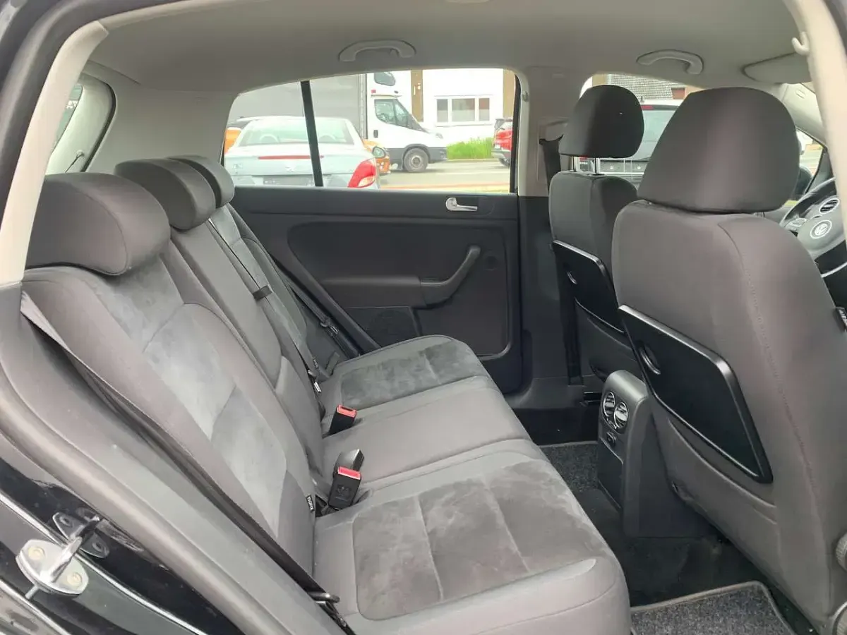 Gebraucht VW Golf VI Highline 122 PS (89 kW) 2011 Deep black perleffekt Kleinwagen