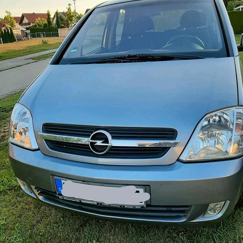 Grau Gebraucht 2004 Opel Meriva Van / Kleinbus | 800 € (Superpreis) - Bild 1/4