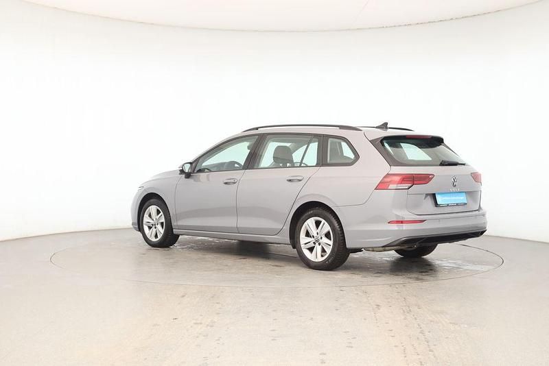 Gebraucht VW Golf VIII Life 150 PS (110 kW) 2023 Mondsteingrau Kombi
