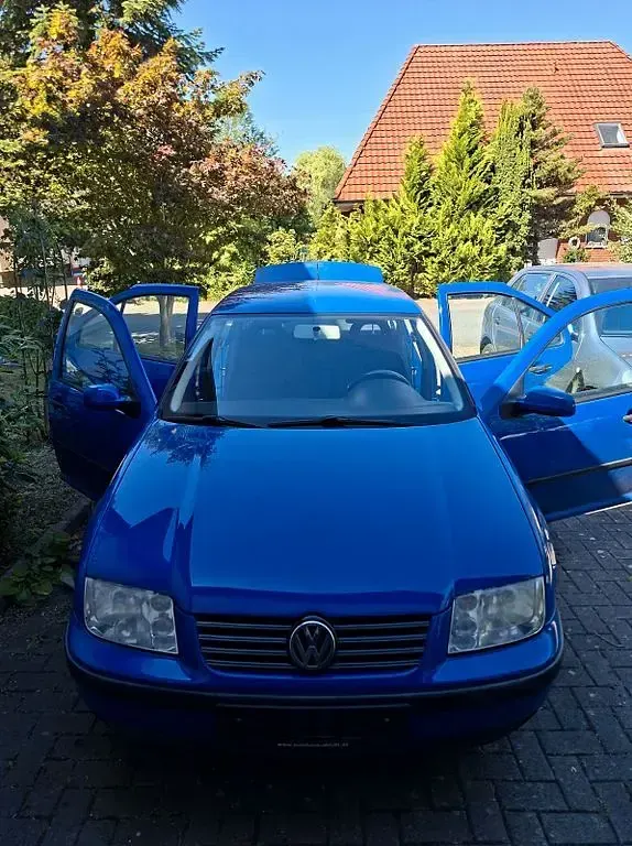 Gebraucht VW Bora 116 PS (85 kW) 2002 Blau Limousine