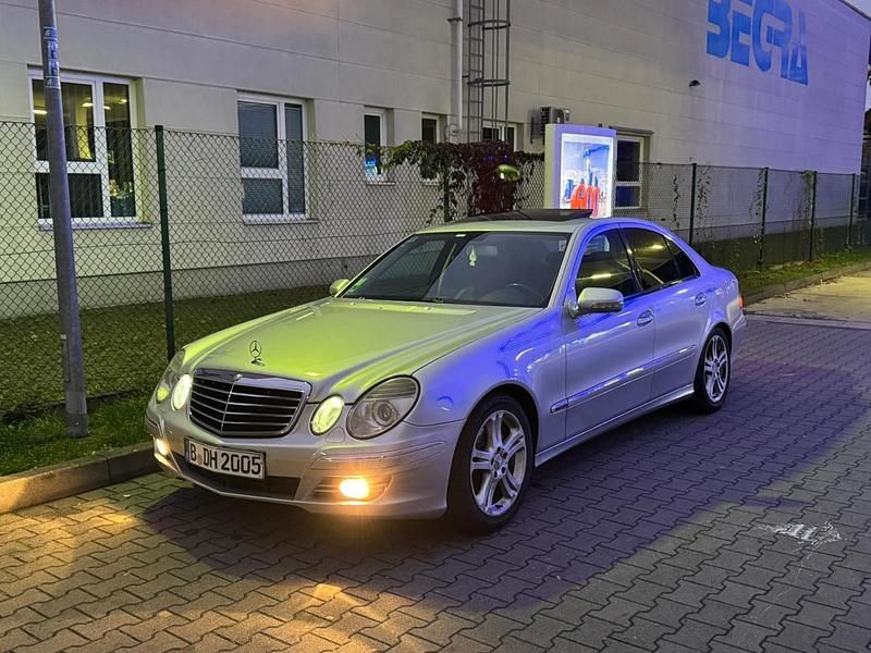 Silber Gebraucht 2006 Mercedes E200 Limousine | 6.850 € (Etwas zu teuer) - Bild 1/4