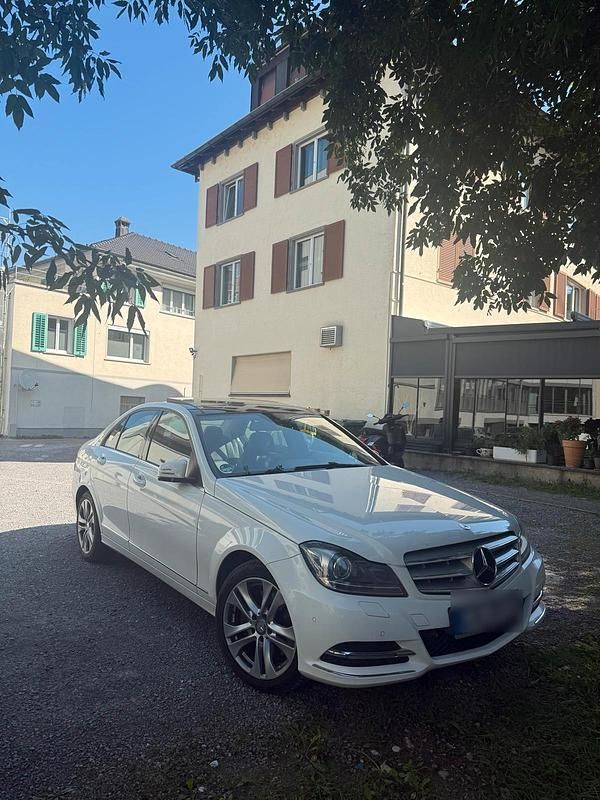 Weiß Gebraucht 2013 Mercedes C300 Limousine | 8.500 € (Fairer Preis) - Bild 1/4
