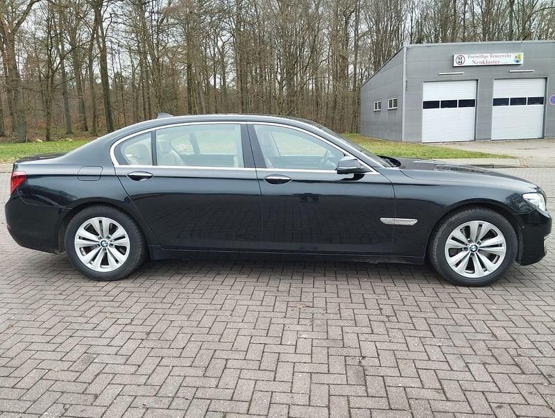 Gebraucht BMW 750 Exclusive 381 PS (280 kW) 2015 Beige Limousine