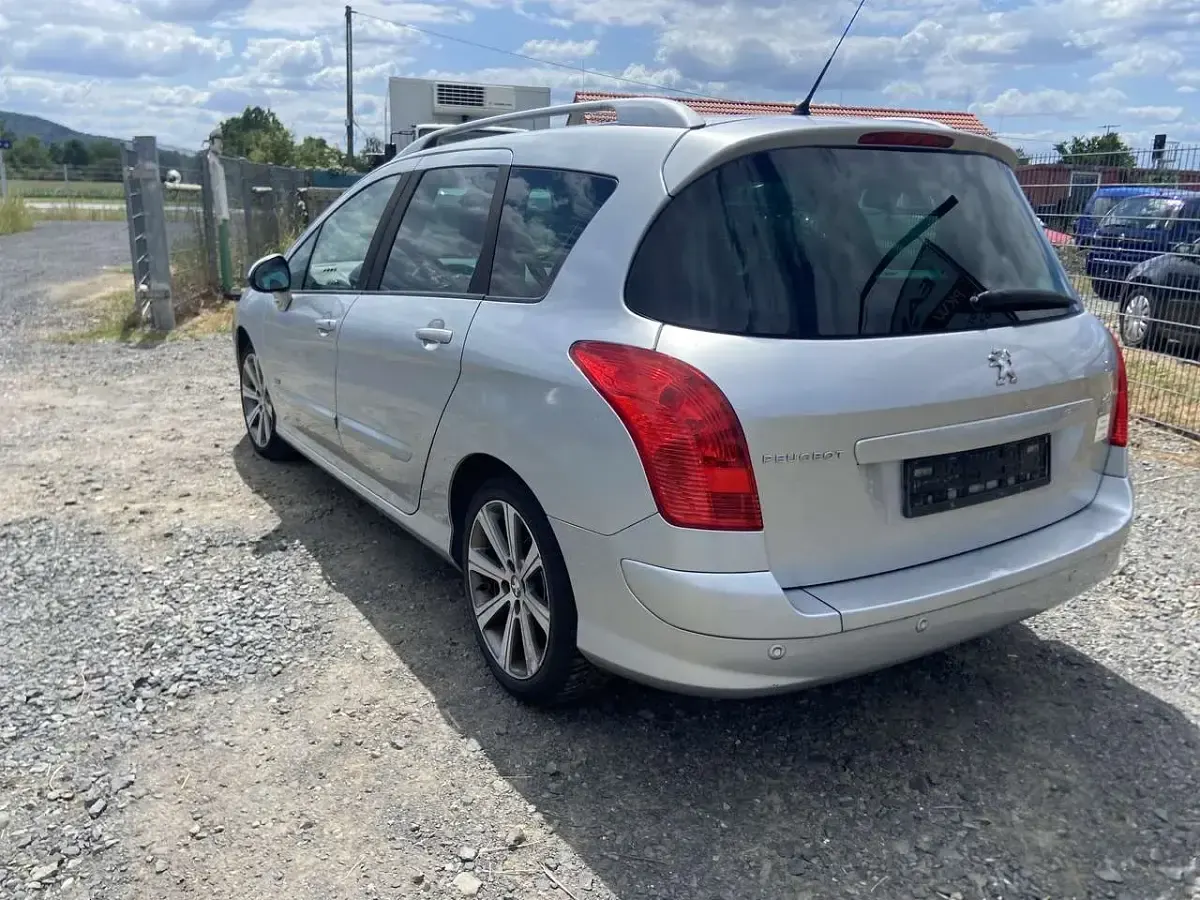 Gebraucht Peugeot 308 Family 111 PS (81 kW) 2012 Aluminiumgrau Kombi
