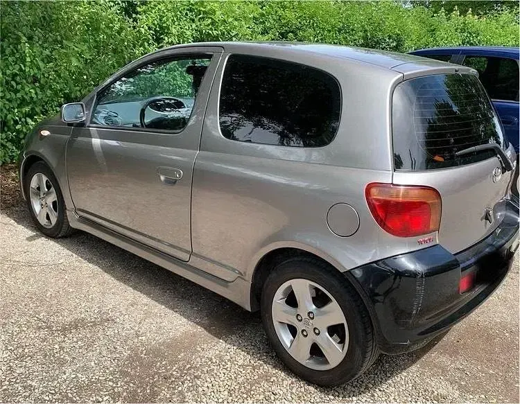 Gebraucht Toyota Yaris 106 PS (77 kW) 2002 Grau Kleinwagen