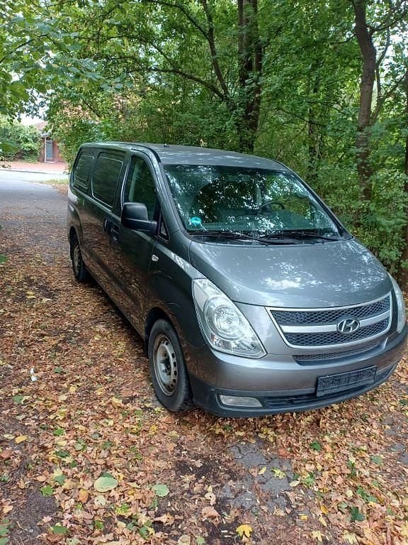 Gebraucht Hyundai H-1 136 PS (100 kW) 2012 Grau Van / Kleinbus