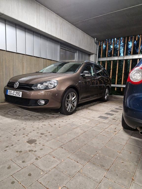 Andere farben Gebraucht 2012 VW Golf VII Match Kombi | 6.500 € (Teuer) - Bild 1/4