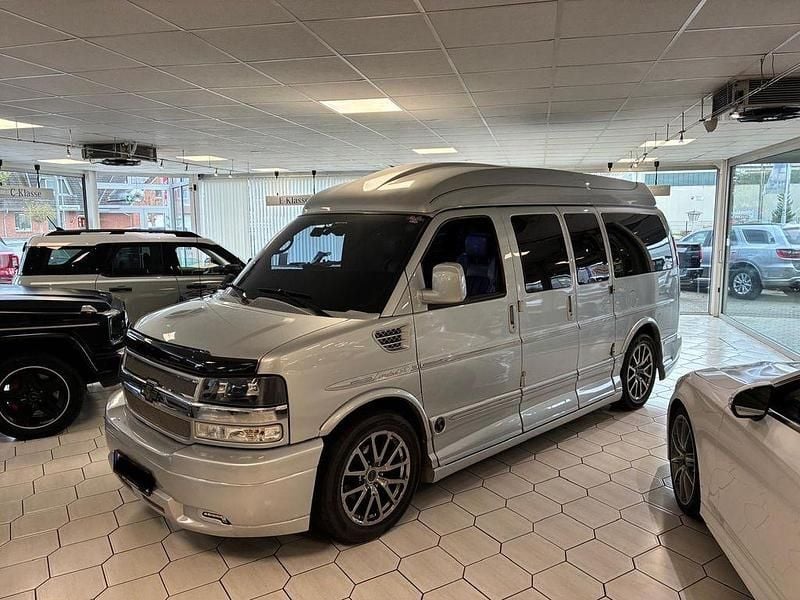 Silber Gebraucht 2015 Chevrolet Express SE Van / Kleinbus | 54.900 € - Bild 1/4